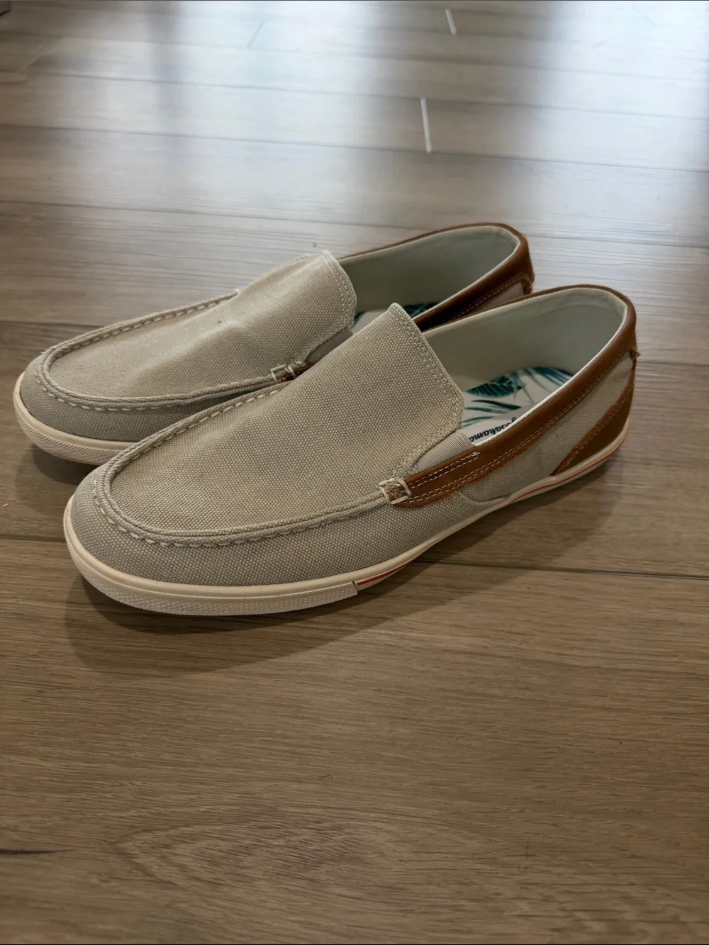 Tommy Bahama Costa Venetian slip-on shoes canvas upper brown leather accents 10